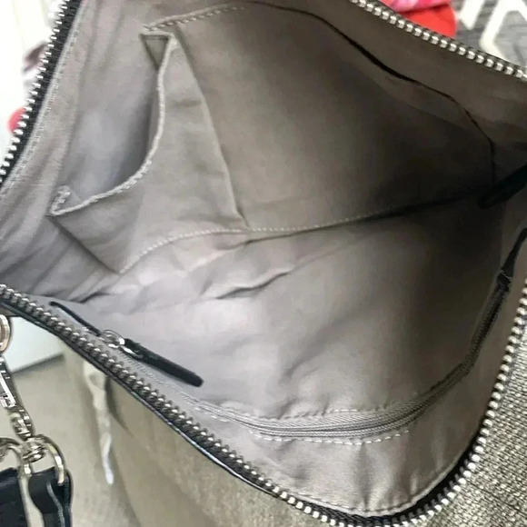 Vince Camuto Convertible crossbody to clutch/Wristlet black & white leather bag - Picture 5 of 7